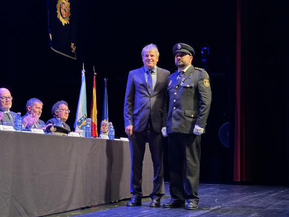 Imaxe da nova:O delegado territorial da Xunta en Ourense participa no acto institucional e entrega de distincións no Día da policía