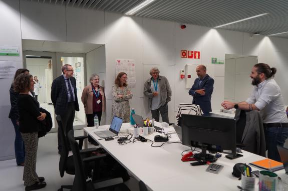 Imaxe da nova:La Xunta destaca el trabajo a favor de la investigación biomédica del CICA, lo que apoya con una inyección de 2 M€