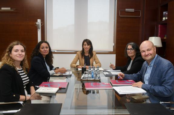Imaxe da nova:A conselleira Martínez Allegue aborda con EAPN- Rede Galega Contra a Pobreza distintas liñas de colaboración en materia de vivenda