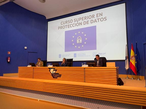 Imaxe da nova:A Xunta aposta pola formación dos empregados públicos en materia de protección de datos para garantir unha administración máis segu...