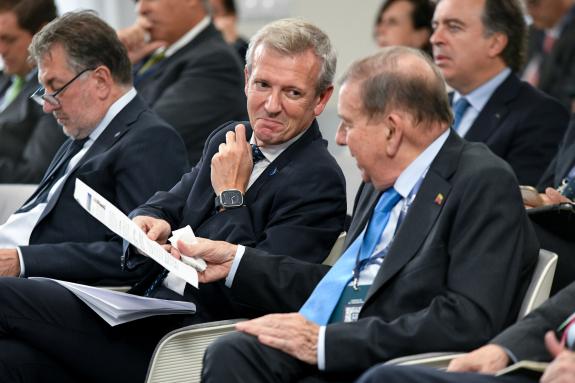 Imaxe da nova:Rueda acude á intervención de Edmundo González no 'Foro La Toja'