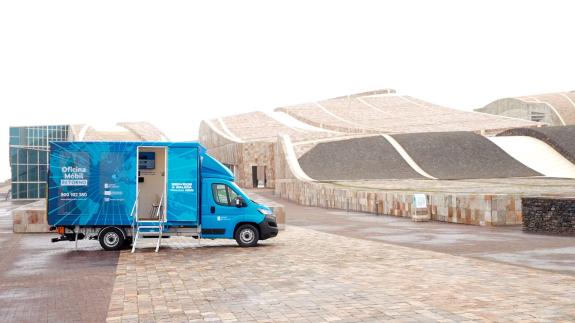 Imaxe da nova:A Oficina Móbil de Retorno da Xunta reanuda este martes o seu percorrido por Galicia, consolidándose como un recurso clave para fac...