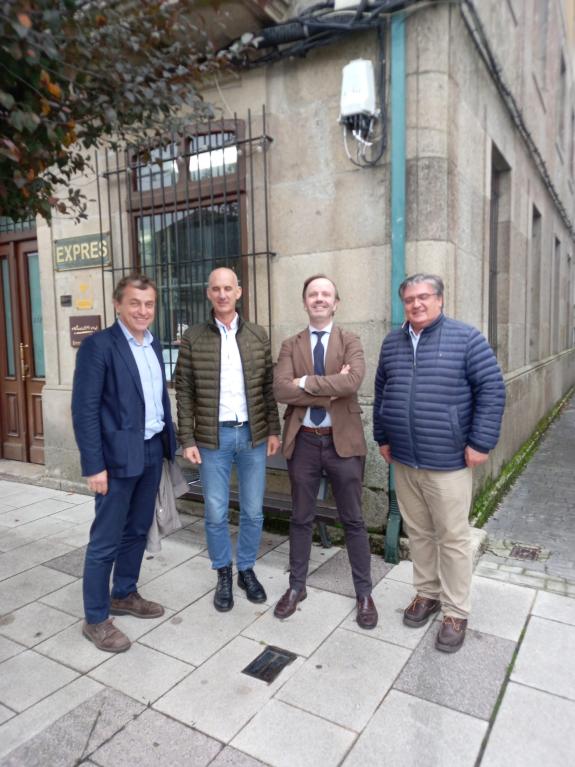 Imaxe da nova:A Xunta avalía o desenvolvemento de proxectos de atención a maiores no concello de Curtis