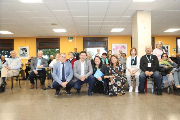 Imagen de la noticia:El secretario general de la Emigración destaca en sus visitas a las personas participantes de 