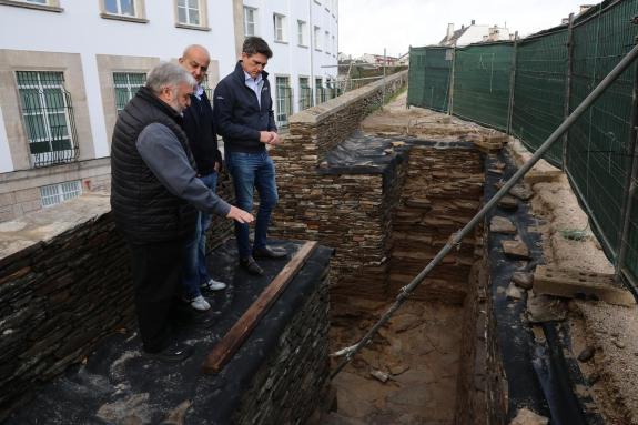 Imagen de la noticia:La Xunta dejará a la vista la escalera excavada en el cubo LXXI de la Muralla, junto a la plaza del Ferrol