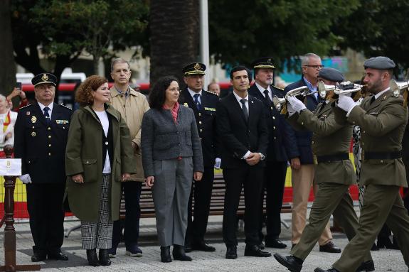 Imaxe da nova:Belén do Campo asiste ao acto solemne de izado da bandeira na Coruña con motivo do Día da Festa Nacional