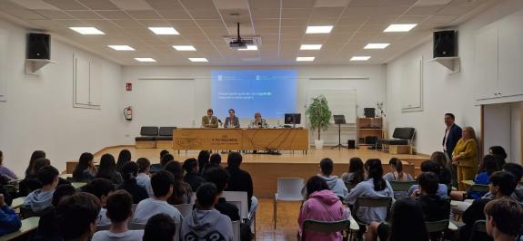 Imaxe da nova:A Xunta pon a disposición do alumnado a ‘Guía de uso seguro de Internet e as redes sociais’