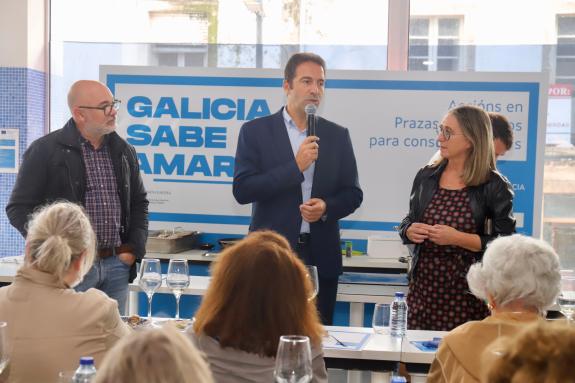 Imaxe da nova:O conselleiro do Mar pon en valor o distintivo `PescadeRías´ como elemento diferenciador no mercado dos produtos procedentes da fro...