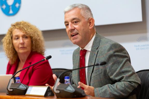 Imagen de la noticia:La Xunta confía en que el Pacto por el Gallego se convierta en un compromiso de la sociedad con la lengua