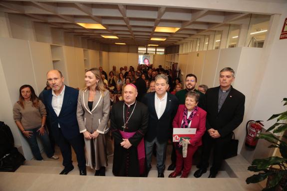 Imaxe da nova:Fabiola García destaca o importante labor que realiza Cáritas coas persoas que máis o precisan durante a inauguración do novo centr...