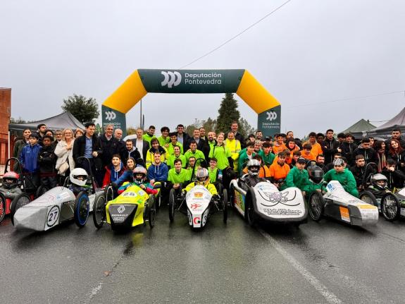 Imaxe da nova:Estudantes de FP de seis centros galegos participan nunha competición nacional de vehículos eléctricos fabricados por eles mesmos