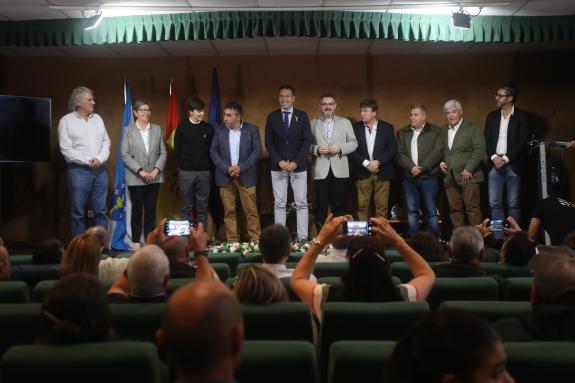 Imaxe da nova:Alfonso Villares resalta a contribución da confraría de Aguiño ao desenvolvemento da actividade pesqueira e marisqueira de Galicia