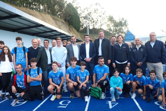 Imaxe da nova:A Xunta destaca o reforzo das instalacións deportivas da Estrada coa pista de atletismo inaugurada hoxe e o futuro módulo cuberto