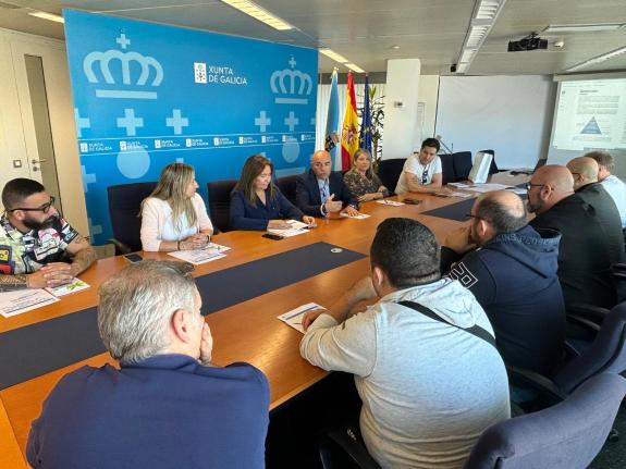 Imagen de la noticia:La Xunta se reúne con empresarios del ocio nocturno de Vigo para promover la implantación del protocolo contra las violencia...