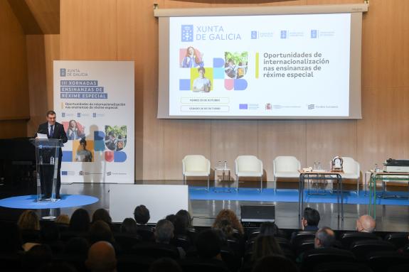 Imaxe da nova:O conselleiro de Educación destaca as oportunidades da internacionalización nas ensinanzas de réxime especial