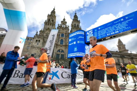 Imaxe da nova:Rueda participa na Carreira Pedestre Popular de Santiago de Compostela