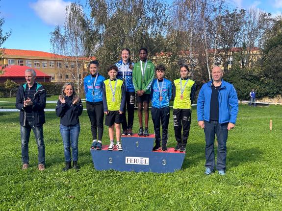 Imagen de la noticia:Martina Aneiros participa en la entrega de premios del XX Circuito escolar ferrolano de carreras populares y campo a través