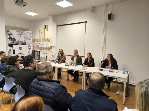 Imaxe da nova:Valentín García destaca a importancia da tradición oral na presentación do libro ‘Avó, cóntame aquel de...’