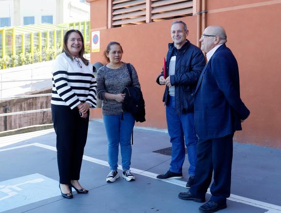 Imaxe da nova:A Xunta entrega as chaves dunha vivenda pública en alugueiro no barrio vigués de Teis