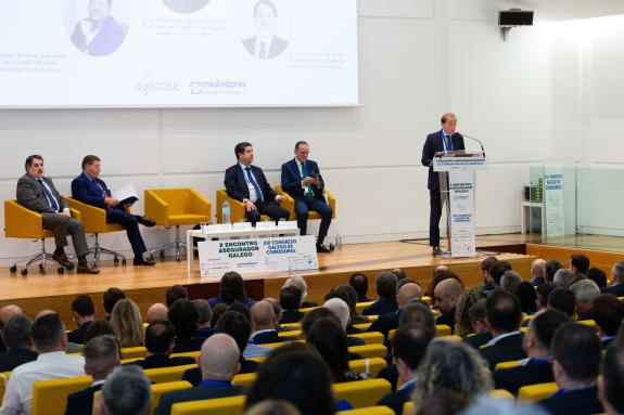 Imagen de la noticia:La Xunta anima a unir esfuerzos y compartir recursos que ayuden a los mediadores de seguros a competir en un mercado cada ve...