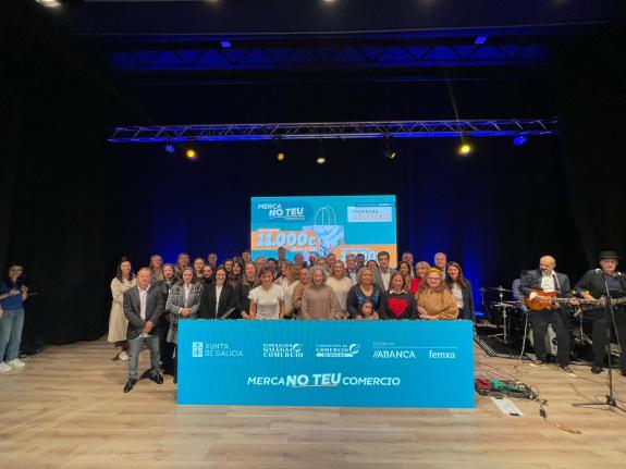 Imagen de la noticia:La Xunta participa en el Carballiño en la entrega de premios de la campaña 'Merca no teu comercio' realizada en la provincia...