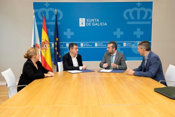 Imagen de la noticia:A Xunta reforza este curso a formación do alumnado no uso responsable das tecnoloxías e as redes sociais con programas espec...