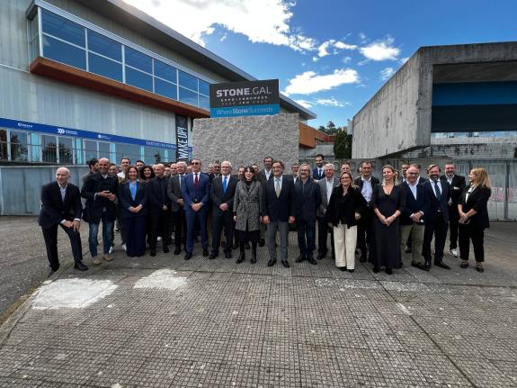 Imaxe da nova:Lorenzana destaca que Galicia ten unha gran vantaxe competitiva cos seus recursos naturais e defende que o seu aproveitamento é com...