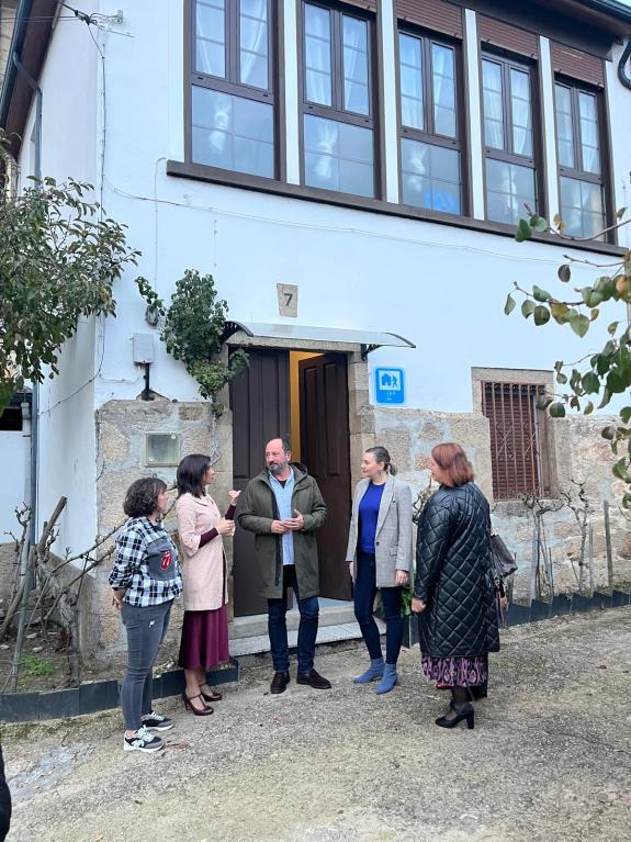 Imaxe da nova:Xosé Merelles refírese á oportunidade que supón a apertura de dous novos establecementos en Larouco para reforzar o turismo no rura...