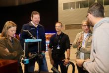 López Campos avoga por unha maior presenza do galego na tecnoloxía de lecer que manexa a mocidade