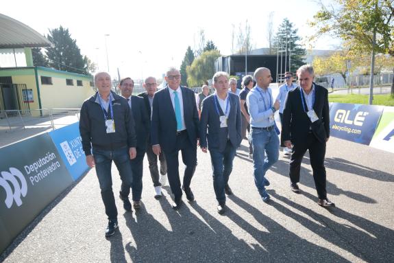 Imaxe da nova:A Xunta participa na campaña da Unión Ciclista Europea para concienciar sobre a protección do medio ambiente durante o campionato e...