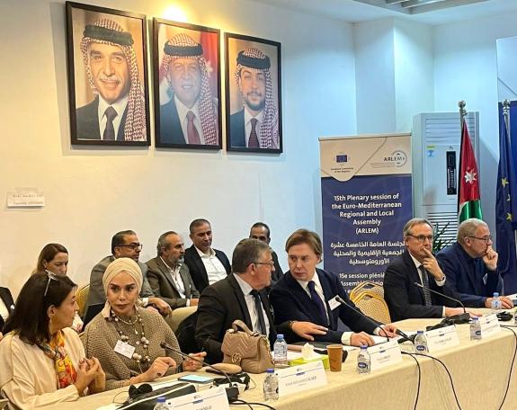 Imagen de la noticia:La Xunta suma el apoyo de la Asamblea Regional y Local Euromediterránea a las muestras de solidaridad con las personas afect...