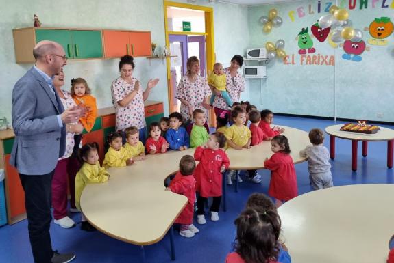 Imaxe da nova:A Xunta aplaude o labor da escola infantil pública A Farixa que leva 35 anos de traxectoria posibilitando a conciliación familiar