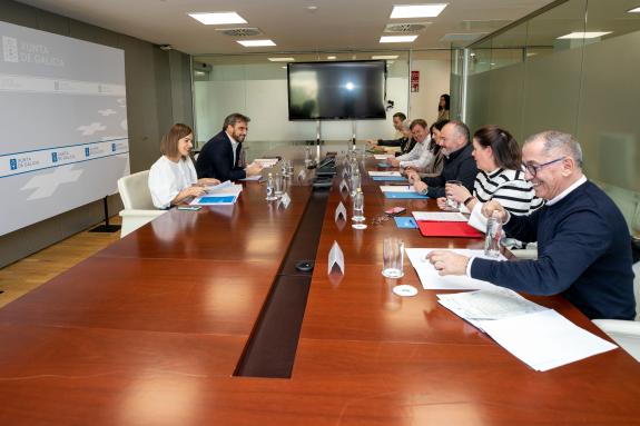 Imaxe da nova:A Xunta aborda cos concellos da área da Coruña a renovación do convenio para financiar descontos e bonificacións no transporte metr...