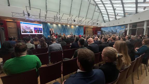 Imagen de la noticia:La Xunta subraya en Bruselas su compromiso con un sector estratégico como el maderero-forestal