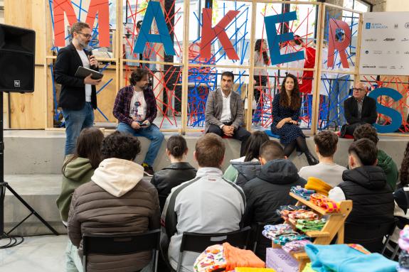 Imagen de la noticia:La Xunta promueve en la 'Maker Faire Galicia' la conexión de las nuevas generaciones con los oficios artesanales