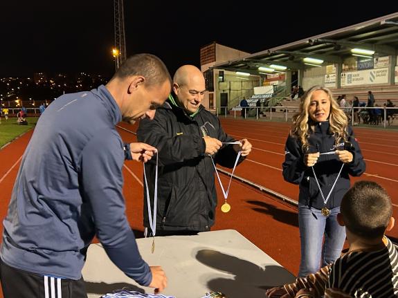 Imagen de la noticia:Cerca de 60 jóvenes participan en la Malata en una jornada de actividades promovida por el Club Ferrol Atletismo en el marco...