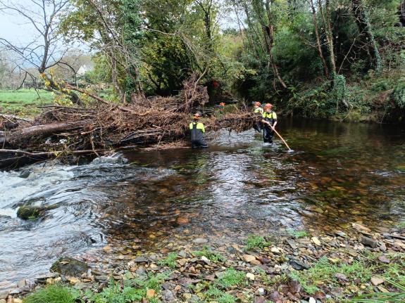 Imaxe da nova:A Xunta realiza labores de conservación nun tramo de preto de 3,5 quilómetros do río Masma, en Mondoñedo