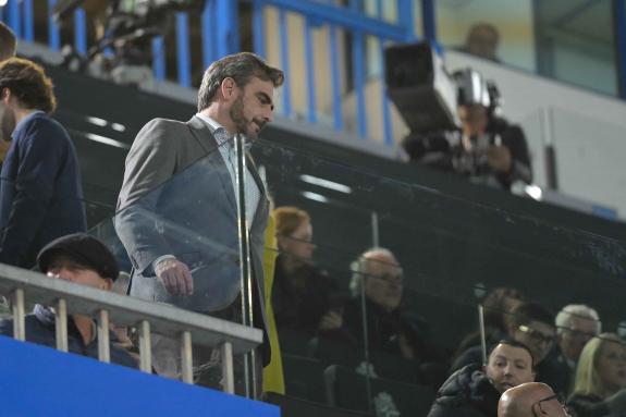 Imagen de la noticia:Calvo asiste al partido entre el Deportivo y el Eibar