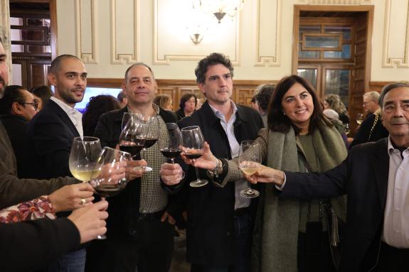 Imagen de la noticia:Javier Arias destaca a aposta da Ribeira Sacra pola  sostibilidade nun acto en Lugo promovido pola adega ‘Casa de Outeiro’
