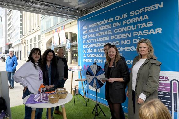 Imaxe da nova:A Xunta habilita un stand informativo para sensibilizar ante a violencia machista que percorrerá as catro provincias galegas