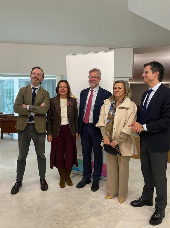 Imagen de la noticia:La Xunta destaca las acciones formativas destinadas a las personas mayores que fomentan el envejecimiento activo y el bienes...