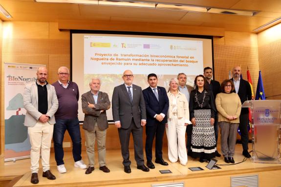 Imaxe da nova:A Xunta subliña que o proxecto de recuperación de soutos e castiñeiros de Nogueira de Ramuín axudará a manter o sistema agroforesta...