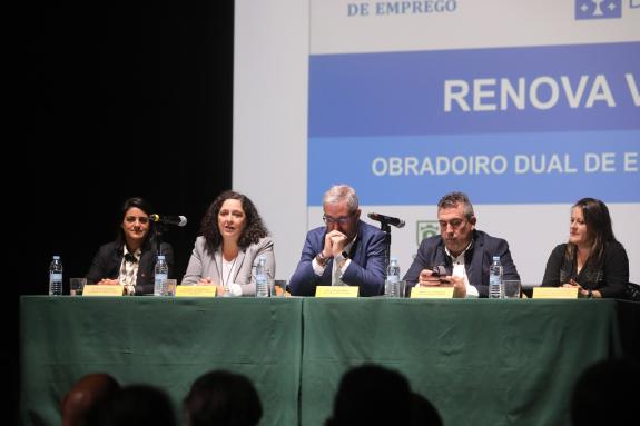Imagen de la noticia:Belén do Campo clausura el taller de empleo Ames-Brión en el que se formaron 20 personas en montaje y mantenimiento de insta...
