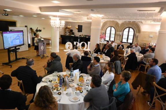 Imaxe da nova:A directora xeral de Urbanismo pon en valor o novo visor urbanístico de Poio como ferramenta para ofrecer información actualizada d...