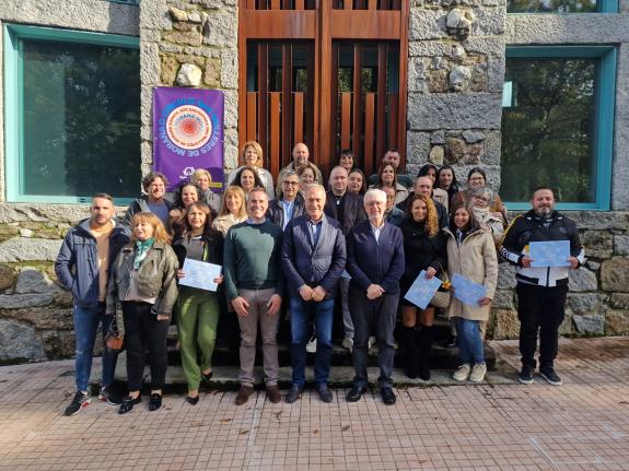 Imaxe da nova:O delegado territorial da Xunta en Pontevedra clausura o obradoiro dual de emprego de Moraña e Valga: “tedes que estar moi orgullos...