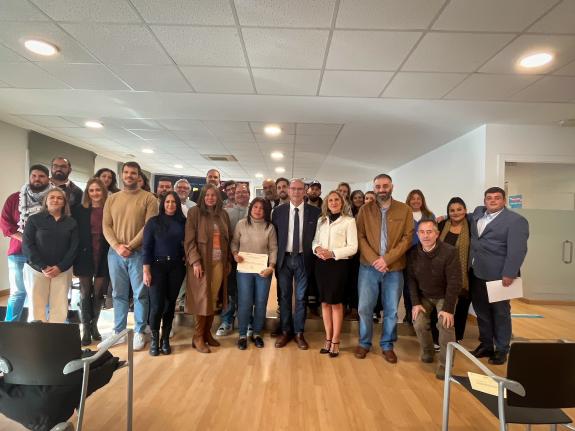 Imaxe da nova:A delegada da Xunta en Ferrol clausura o obradoiro dual ‘Ártabro Emprende IV’ que formou a 20 alumnos en xardinería e xestión fores...