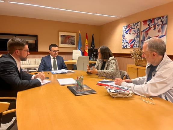 Imaxe da nova:A Xunta destaca nun encontro coa Cruz Vermella o seu programa de arraigamento para a formación que está a avanzar na regularización...