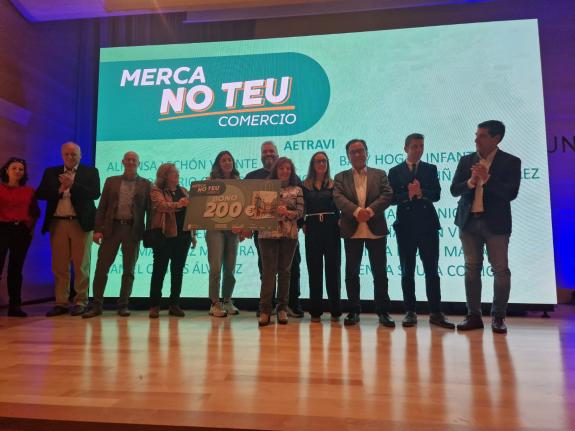Imagen de la noticia:La Xunta participa en Pontevedra en la entrega de premios del segundo turno de la campaña 'Merca no teu comercio'