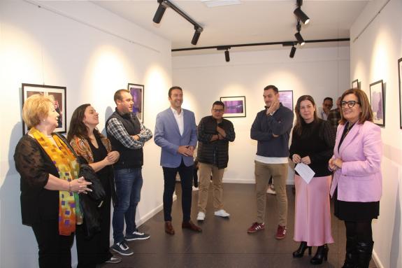 Imaxe da nova:Villares visita a exposición ‘Queremos ser libres’ con motivo da celebración do Día internacional contra a violencia de xénero