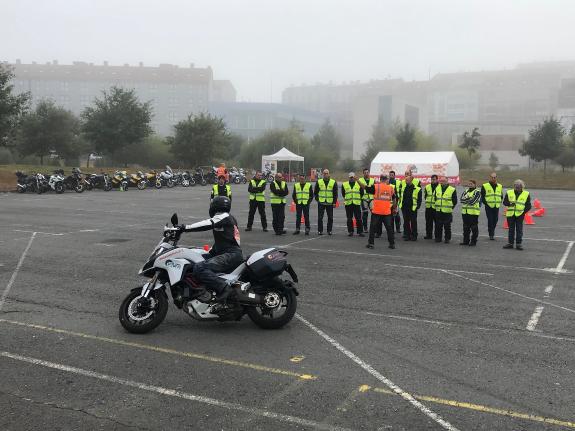 Imaxe da nova:A Xunta licita por preto de 185.000€ a impartición de 32 cursos de condución segura abertos a 640 motoristas